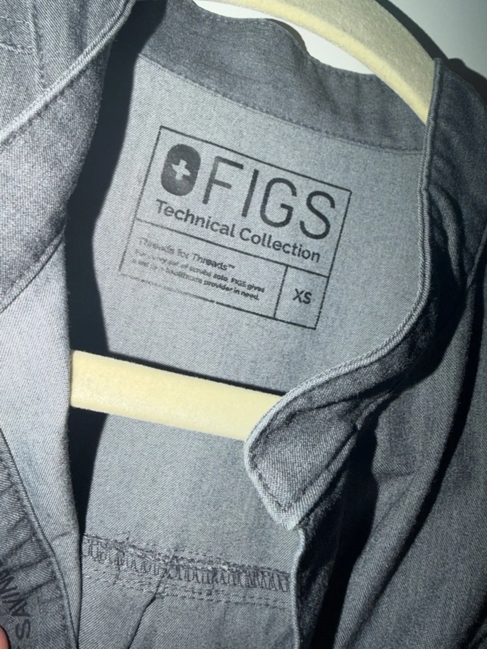 FIGS Rafaela Scrub Top in Graphite - Picture 3 of 3